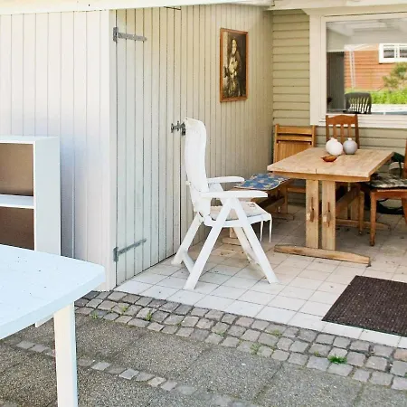 Homely Holiday Home In Hals With Terrace 度假居