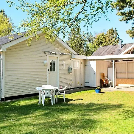 Homely Holiday Home In Hals With Terrace 度假居 *